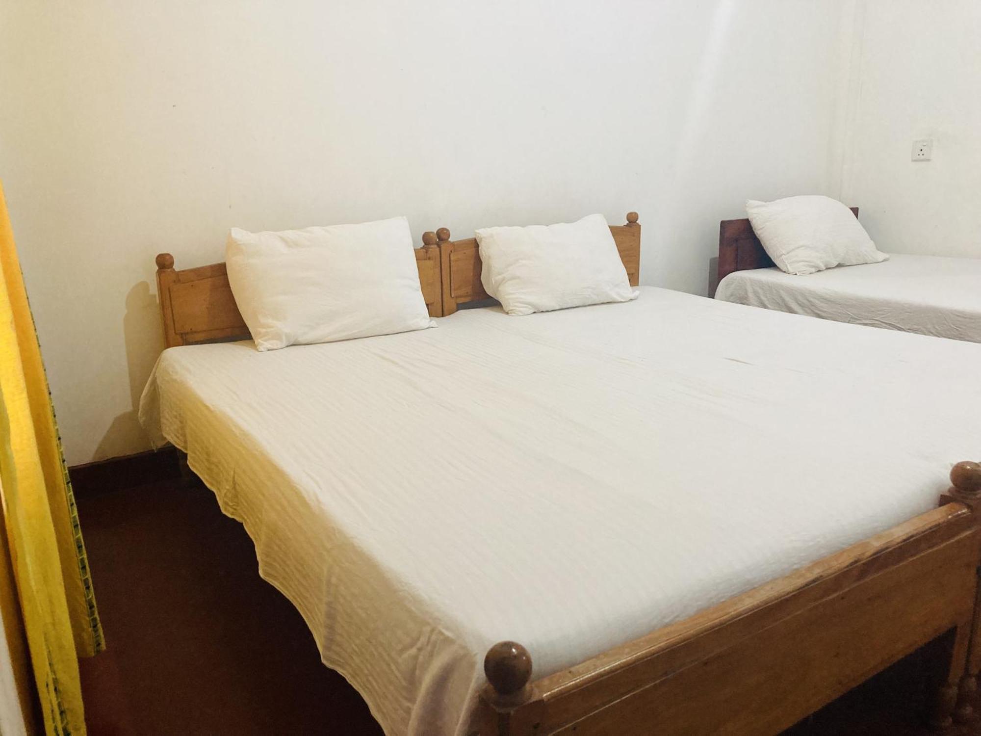 Hotel Nugasewana Guest à Anurâdhapura Extérieur photo