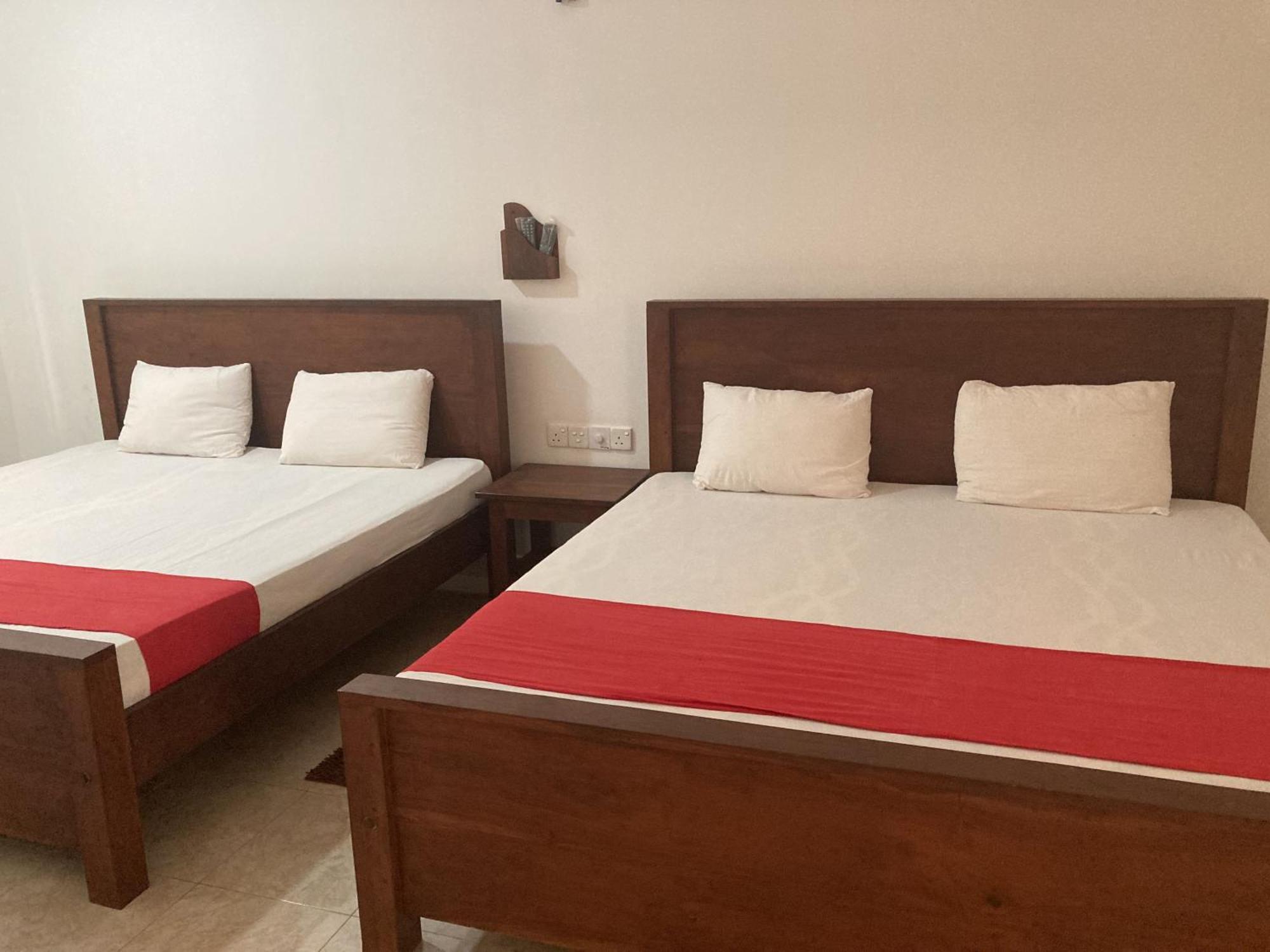 Hotel Nugasewana Guest à Anurâdhapura Extérieur photo