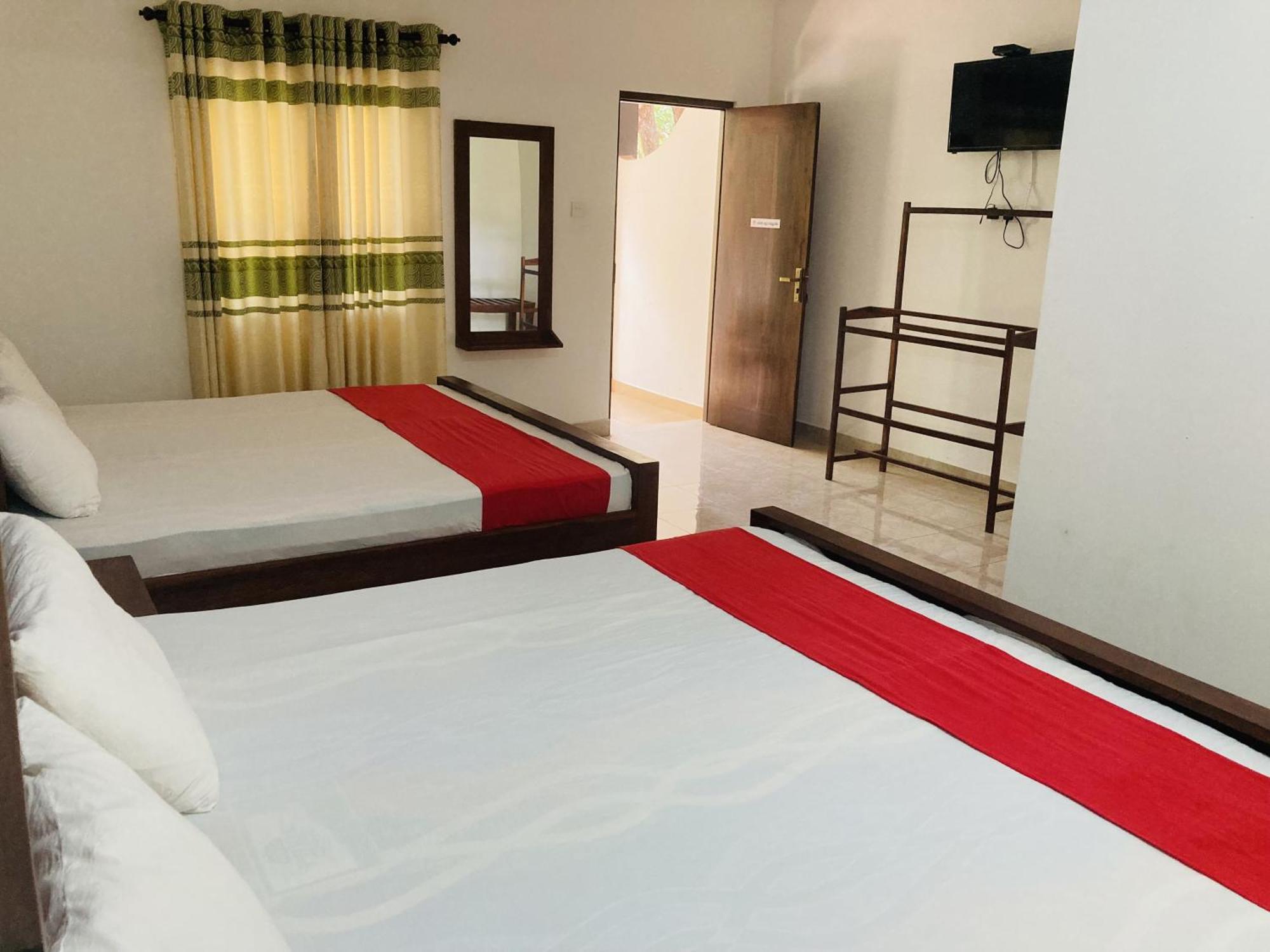 Hotel Nugasewana Guest à Anurâdhapura Extérieur photo