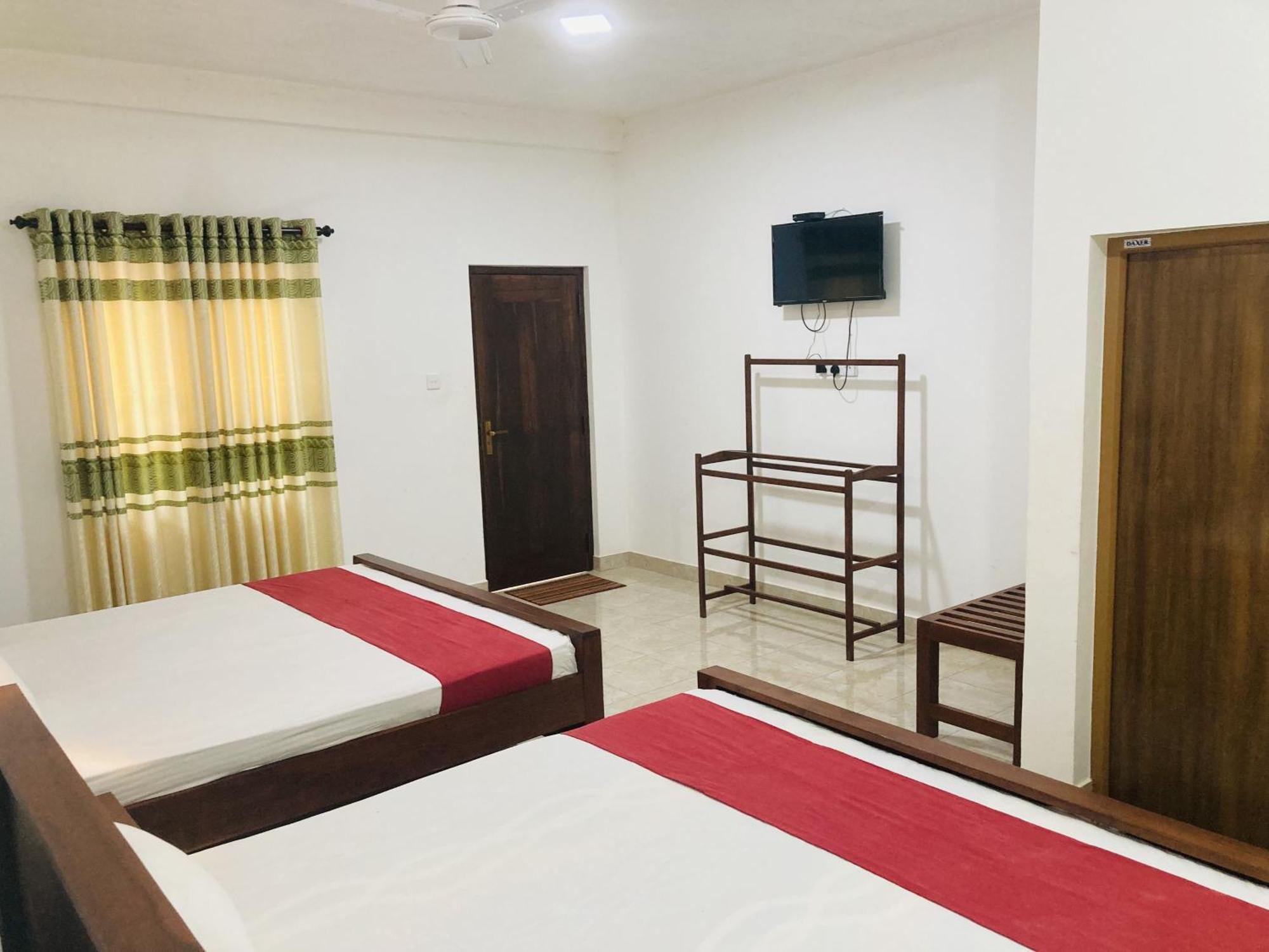 Hotel Nugasewana Guest à Anurâdhapura Extérieur photo